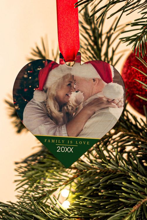 Family Christmas Love, Στολίδι Δέντρου