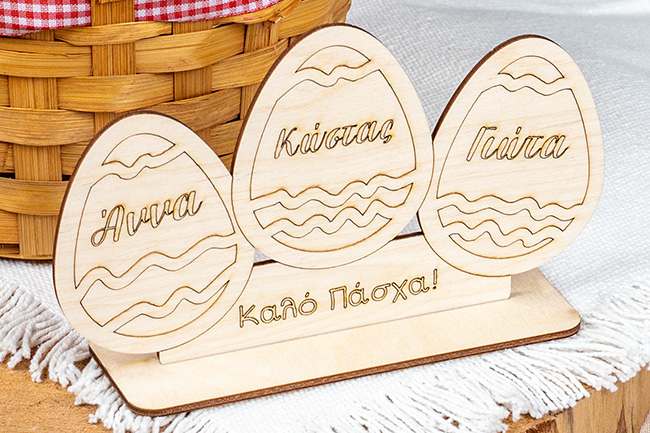 oikogeneiako-pasxalino-stolidi-eggs