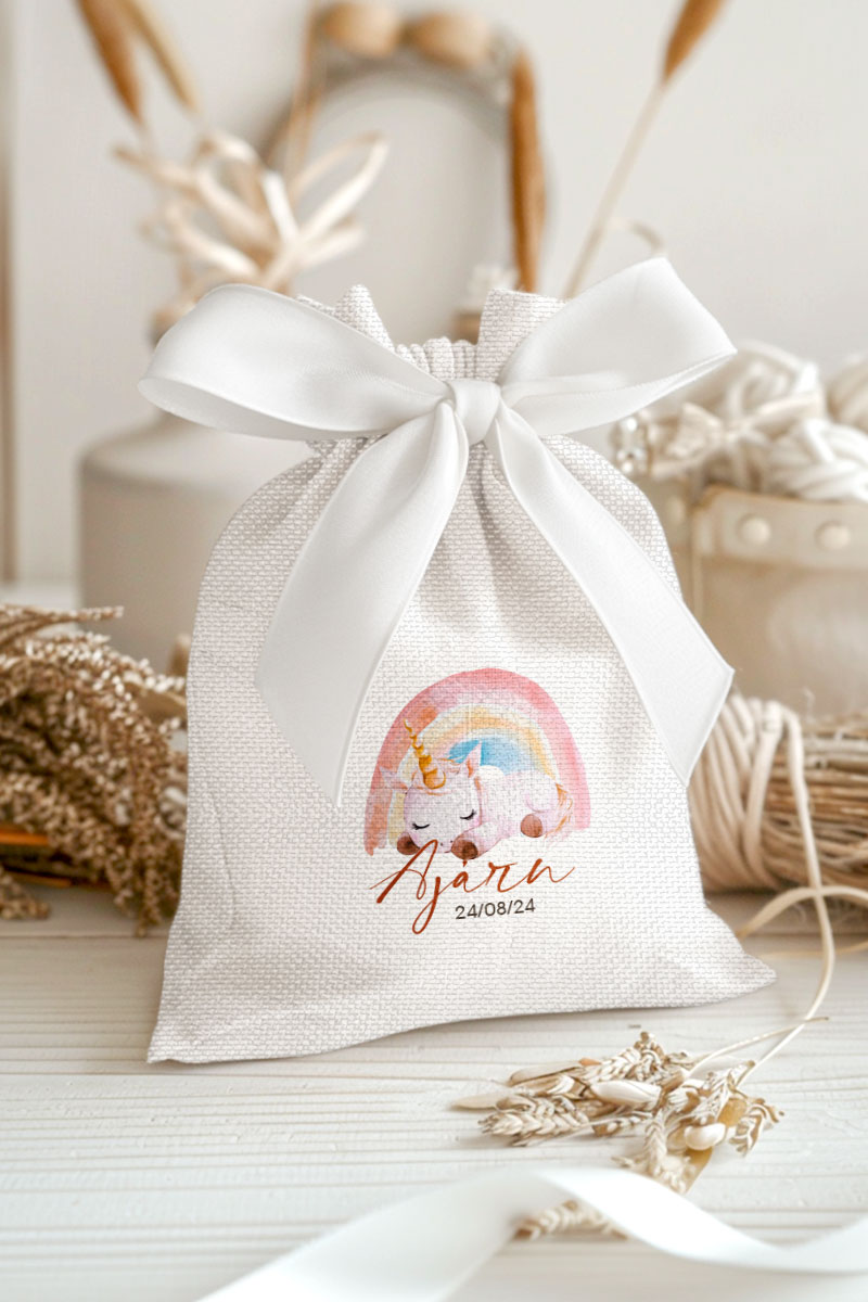 Μπομπονιέρες Βάπτισης Πουγκί σε Λευκό Χρώμα με Σχέδιο Μικρός Μονόκερος