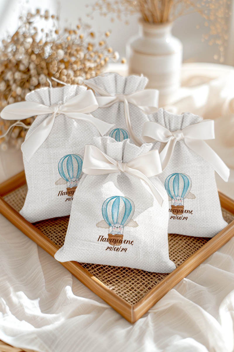 Μπομπονιέρες Βάπτισης Πουγκί σε Λευκό Χρώμα με Σχέδιο Μπλε Αερόστατο