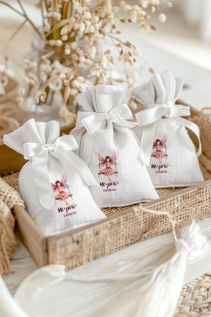 Μπομπονιέρες Βάπτισης Πουγκί σε Λευκό Χρώμα με Σχέδιο Νεράιδα σε Κούνια
