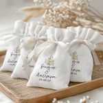 Μπομπονιέρες Γάμου Πουγκί σε Λευκό Χρώμα με Σχέδιο Χρωματιστά Λουλούδια