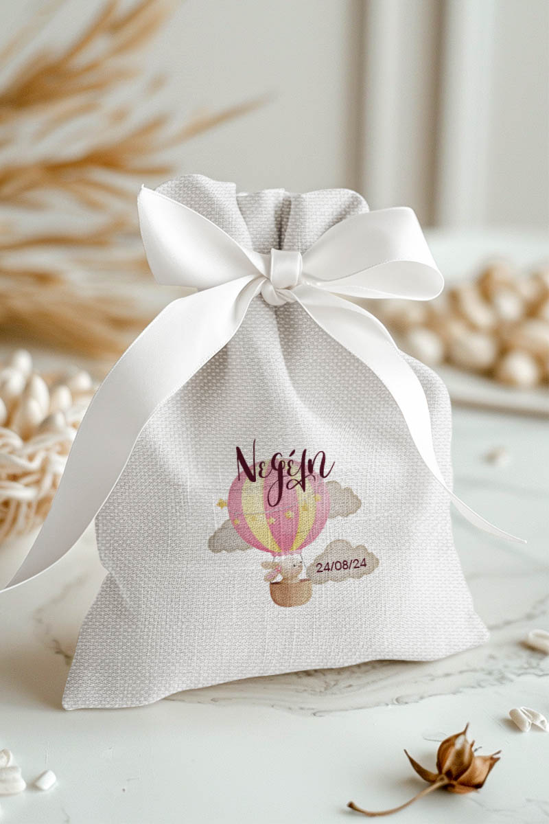 Μπομπονιέρες Βάπτισης Πουγκί σε Λευκό Χρώμα με Σχέδιο Ροζ Χρυσό Αερόστατο