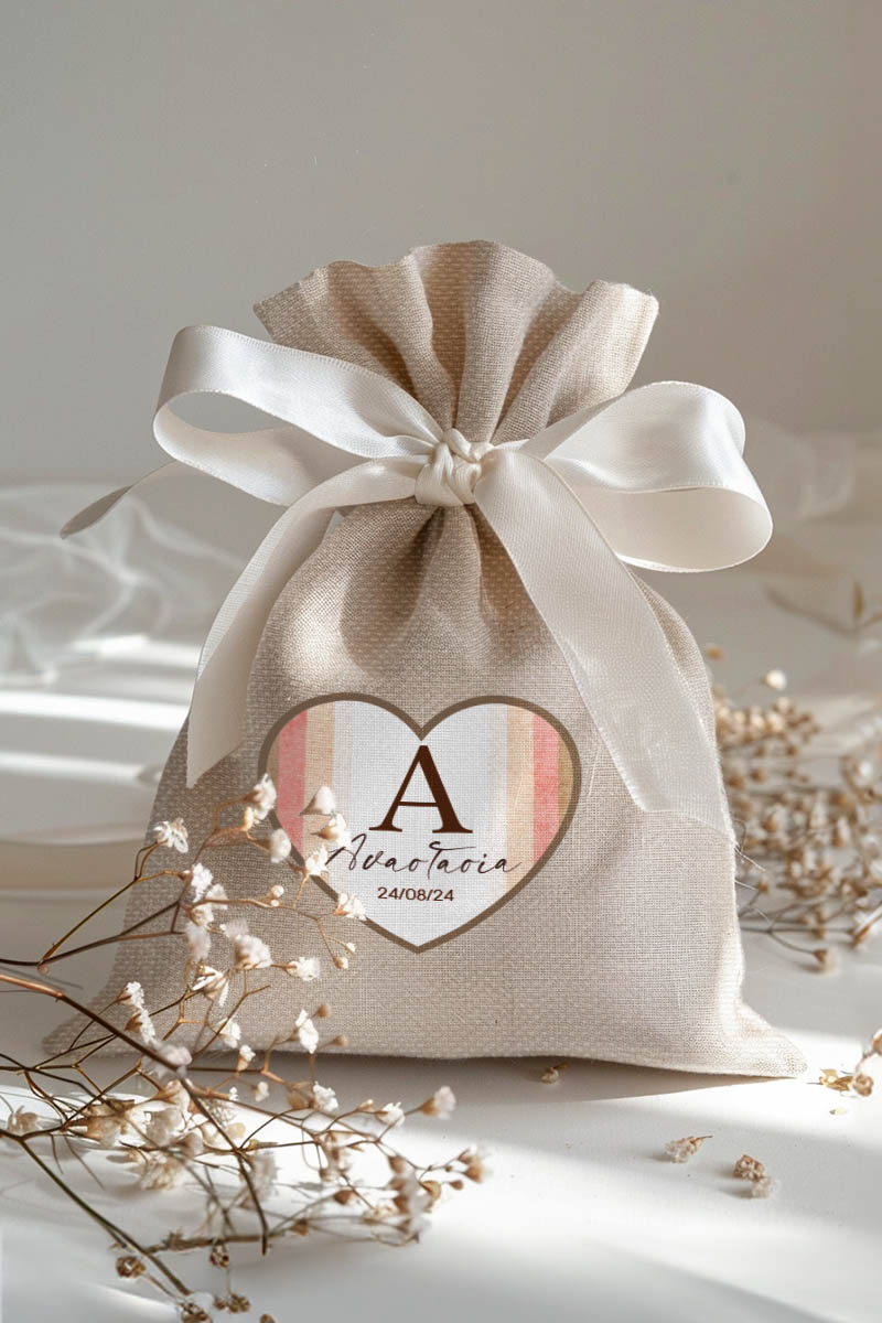 Μπομπονιέρες Βάπτισης Πουγκί σε Εκρού Χρώμα με Σχέδιο Ουράνιο Τόξο σε Καρδιά