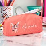 Σχολική Κασετίνα με Όνομα, σε Κοραλί Χρώμα & Σχέδιο Παραμύθι