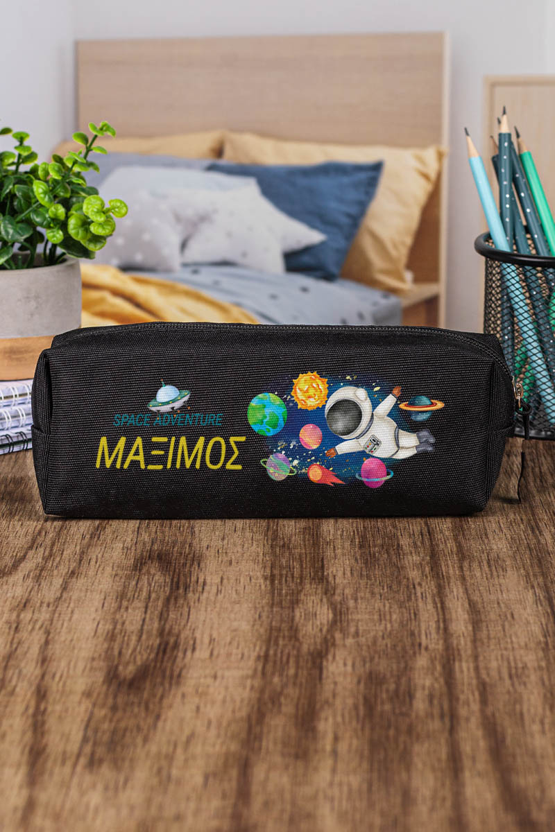 Σχολική Κασετίνα με Όνομα, σε Μαύρο Χρώμα & Σχέδιο Astronaut