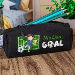 Σχολική Κασετίνα με Όνομα, σε Μαύρο Χρώμα & Σχέδιο Γήπεδο