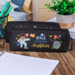 Σχολική Κασετίνα με Όνομα, σε Μαύρο Χρώμα & Σχέδιο Space