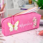 Σχολική Κασετίνα με Όνομα, σε Φούξια Χρώμα & Σχέδιο Πανδαισία