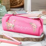 Σχολική Κασετίνα με Όνομα, σε Φούξια Χρώμα & Σχέδιο Κύκνος