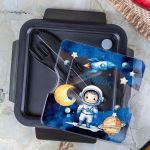 Δοχείο Φαγητού με Χώρισμα & το Όνομα του Παιδιού, Space Out